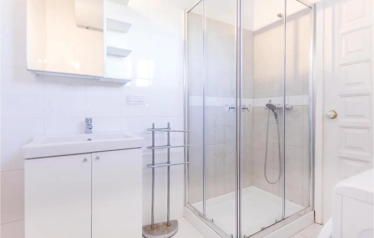 Cozy Apartment In Calahonda With Swimming Pool Sitio de Calahonda